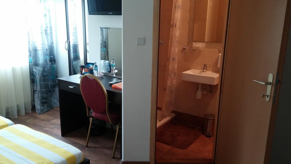 Rooms Du-Na Zagreb Ngoại thất bức ảnh