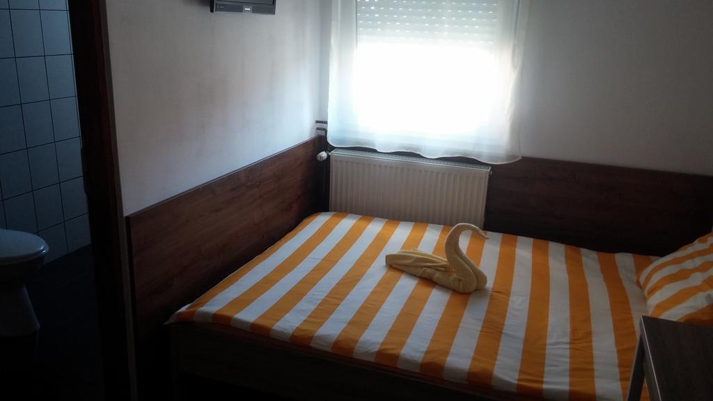 Rooms Du-Na Zagreb Ngoại thất bức ảnh